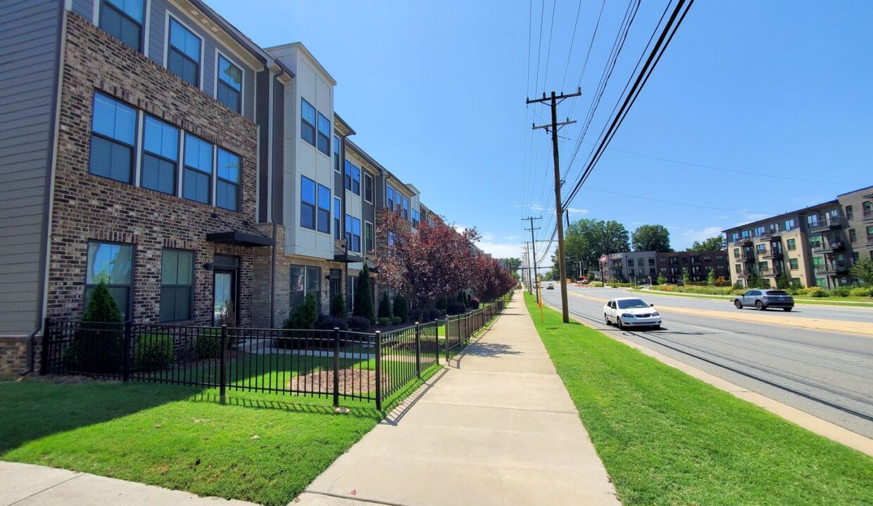 3645-S-Tryon-St-Charlotte-NC-28217-46