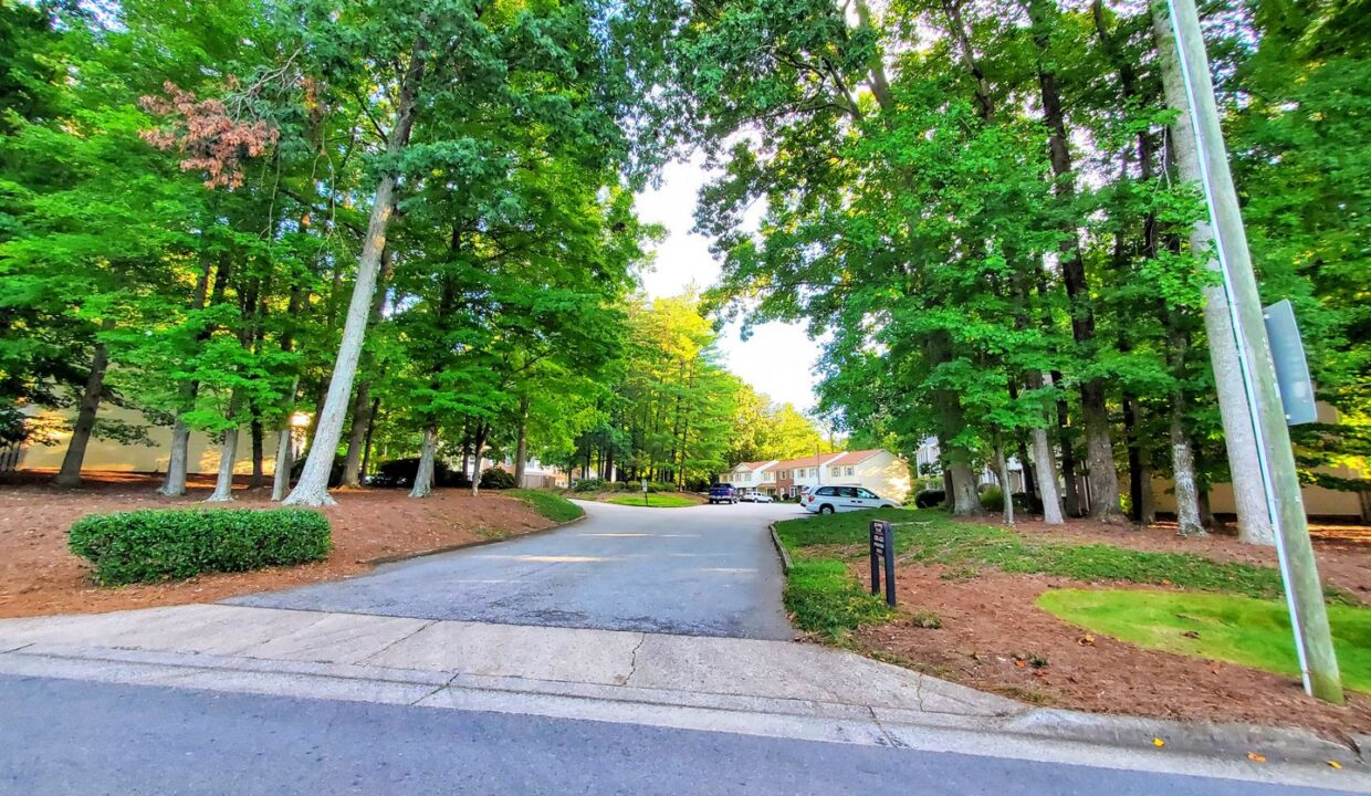 4233-Baylor-St-Greensboro-NC-27455-18