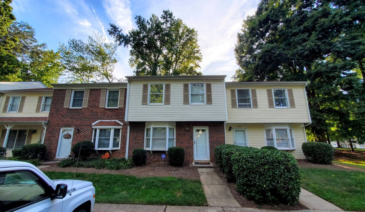 4233-Baylor-St-Greensboro-NC-27455-22