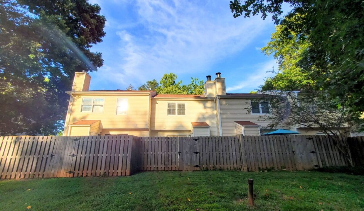 4233-Baylor-St-Greensboro-NC-27455-23