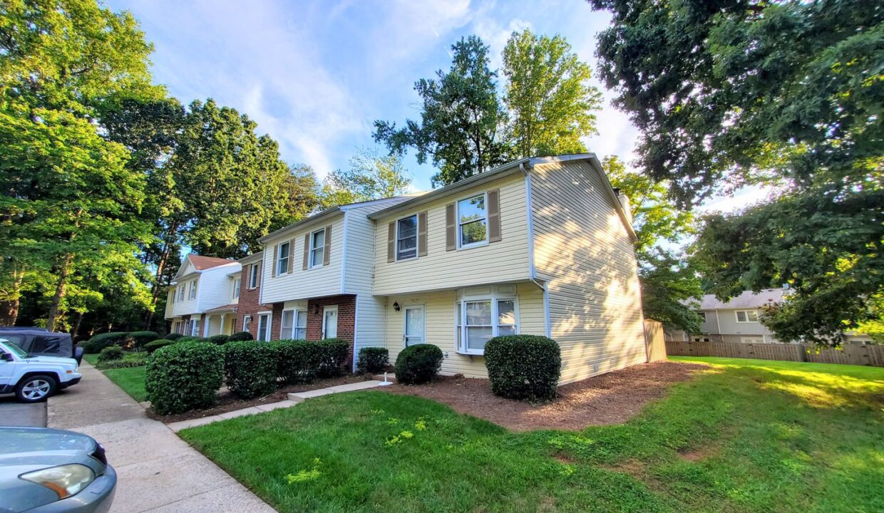 4233-Baylor-St-Greensboro-NC-27455-24