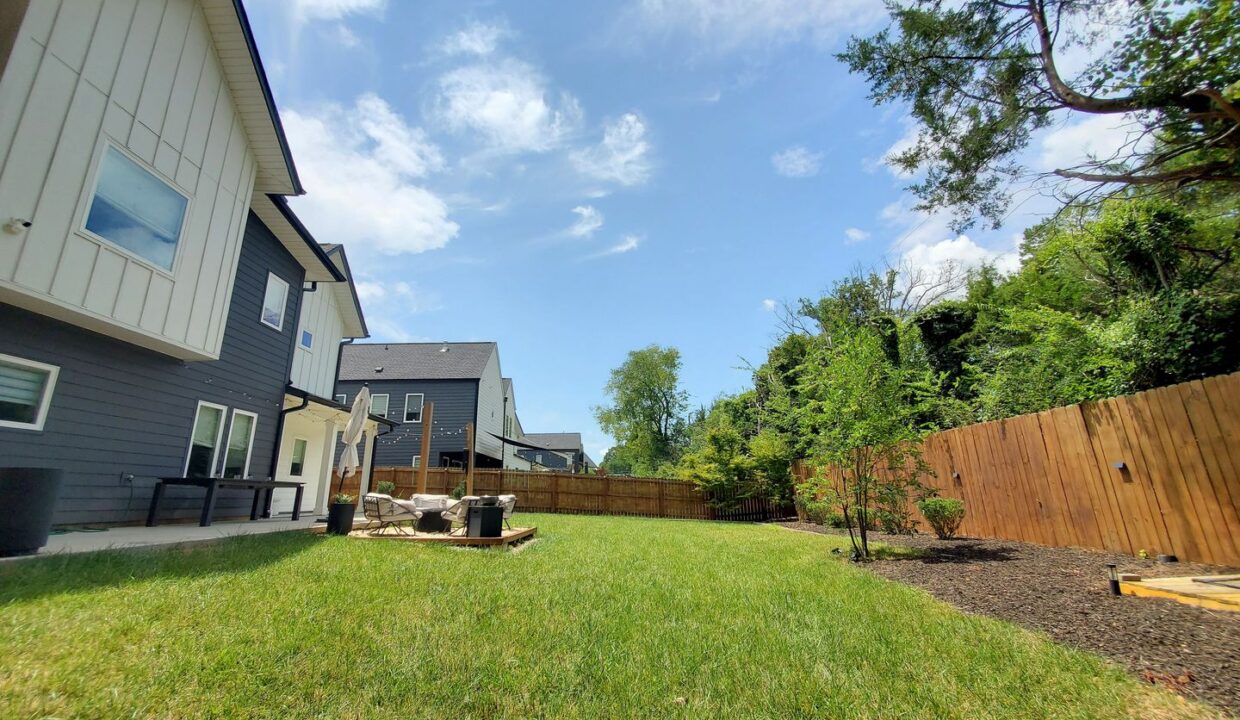 5018-Double-Lakes-Dr-Charlotte-NC-28212-14