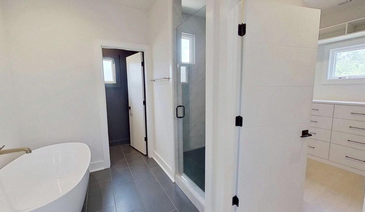 5018-Double-Lakes-Dr-Charlotte-NC-28212-35