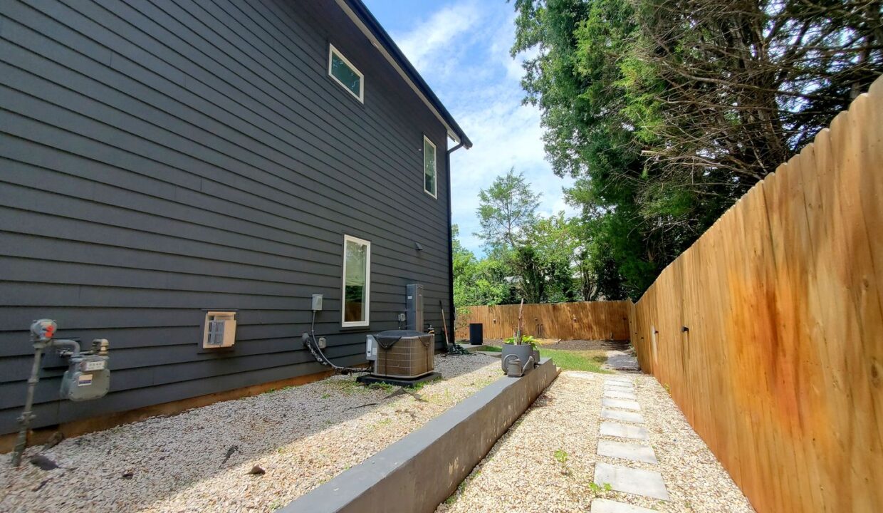5018-Double-Lakes-Dr-Charlotte-NC-28212-41