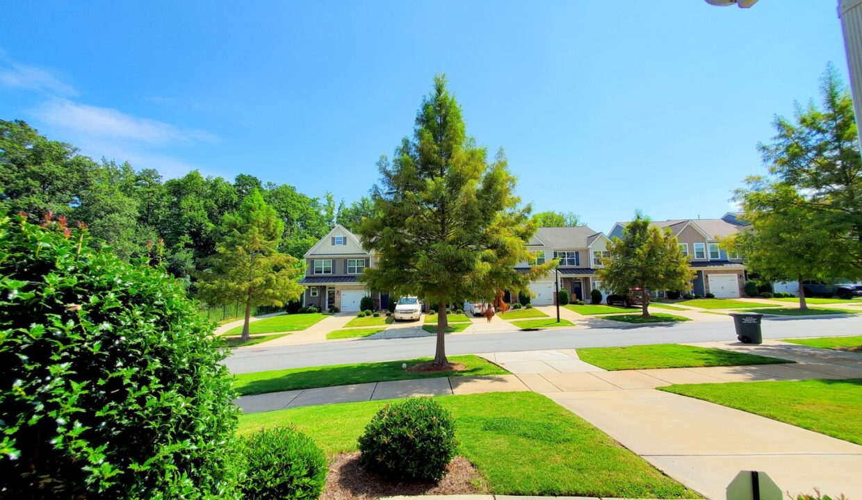 5518-Harris-Cove-Dr-Charlotte-NC-28269-18