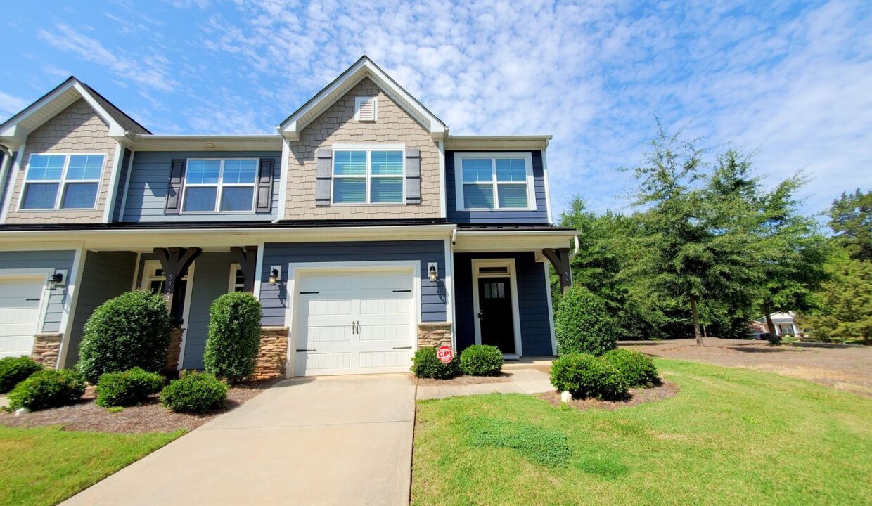5518-Harris-Cove-Dr-Charlotte-NC-28269-3