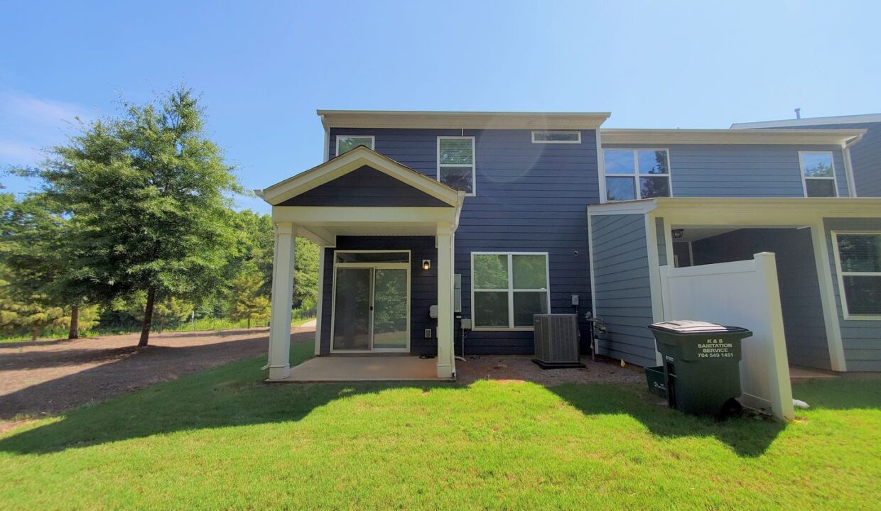5518-Harris-Cove-Dr-Charlotte-NC-28269-4
