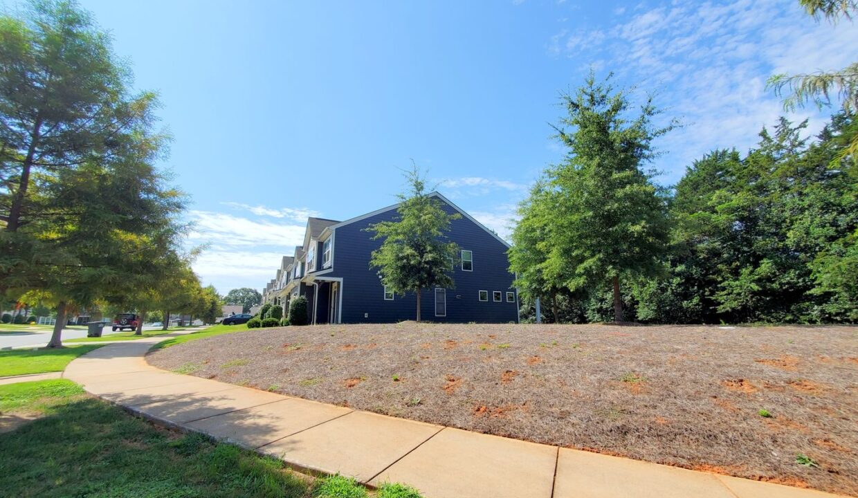 5518-Harris-Cove-Dr-Charlotte-NC-28269-8