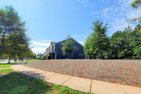 5518-Harris-Cove-Dr-Charlotte-NC-28269-8