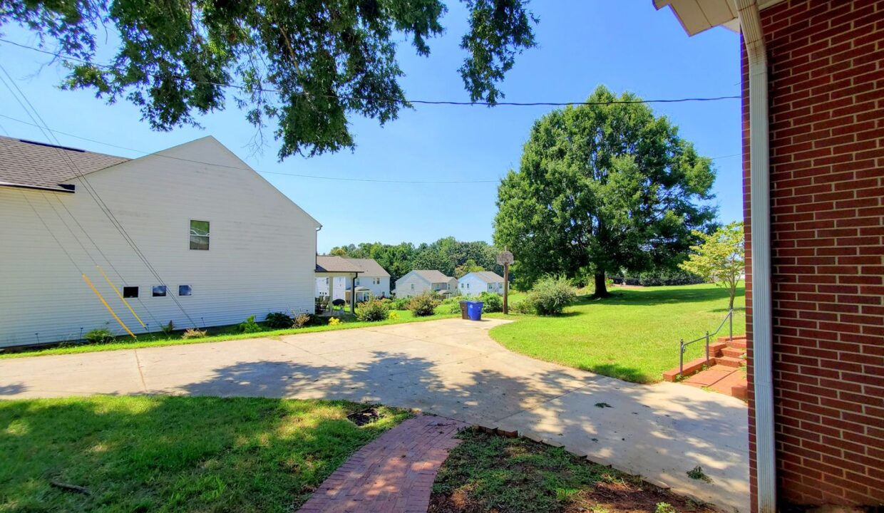 654-Meadowlark-Dr-Winston-Salem-NC-27106-33