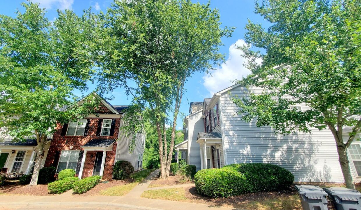 8955-Gerren-Ct-Charlotte-NC-28217-17