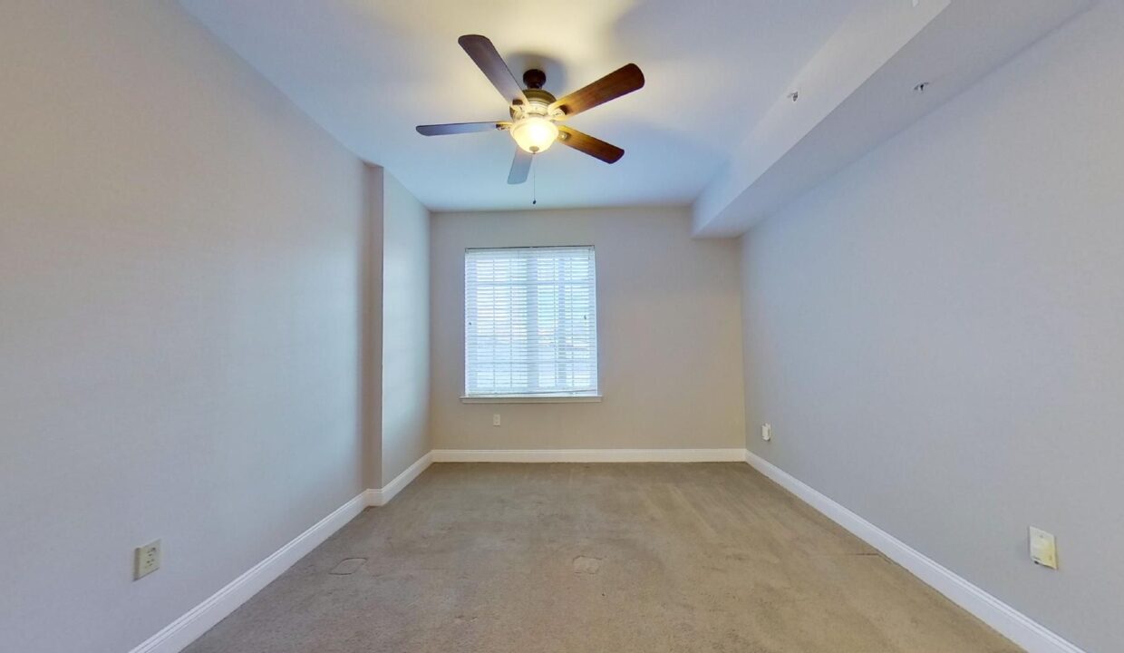 300-W-5th-St-117-Charlotte-NC-28202-23