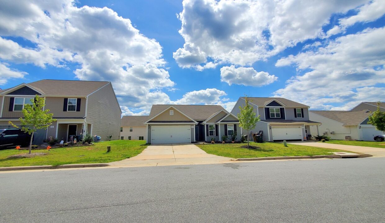 4612-Hazelburn-Dr-Greensboro-NC-27405-12
