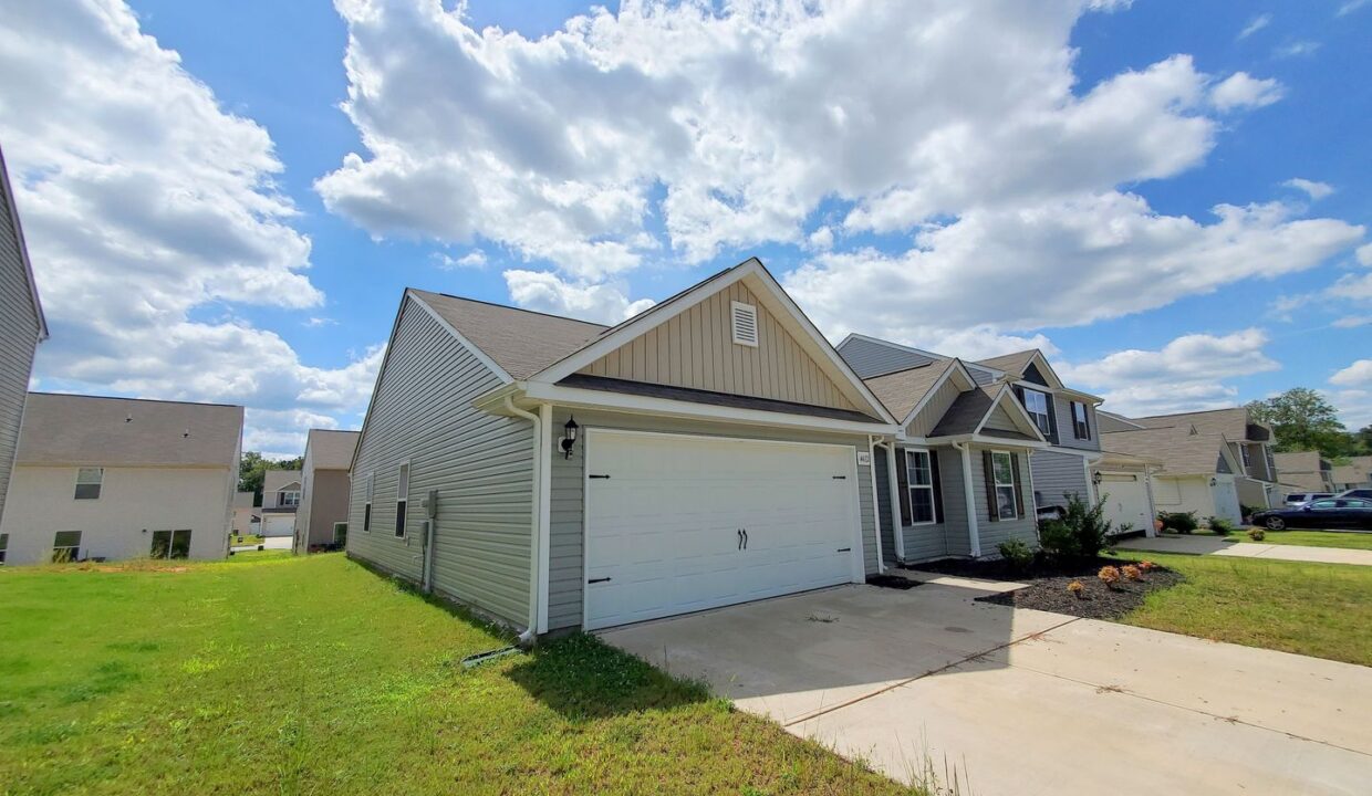 4612-Hazelburn-Dr-Greensboro-NC-27405-15