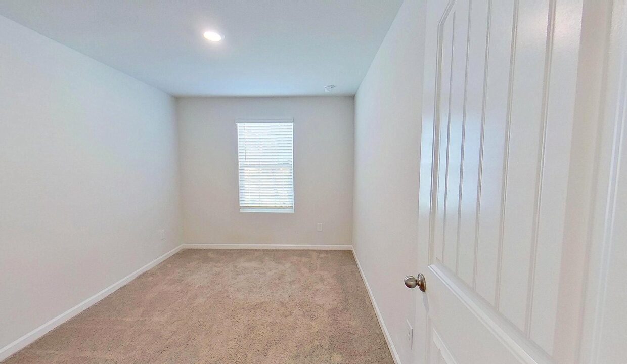4612-Hazelburn-Dr-Greensboro-NC-27405-24