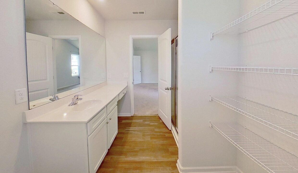 4612-Hazelburn-Dr-Greensboro-NC-27405-28