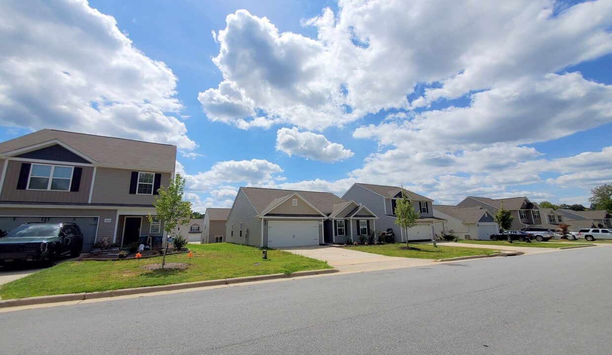 4612-Hazelburn-Dr-Greensboro-NC-27405-34