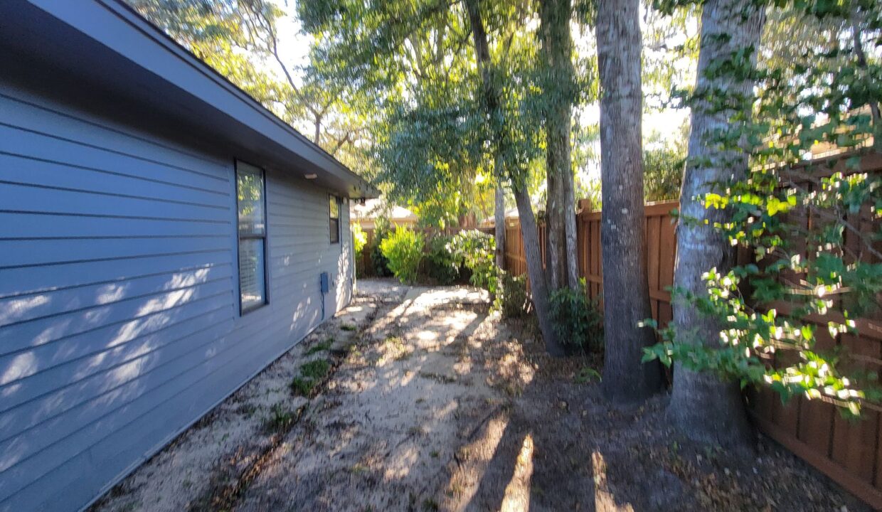 1212-Smith-Bay-Circle-W-Wilmington-NC-28405-30