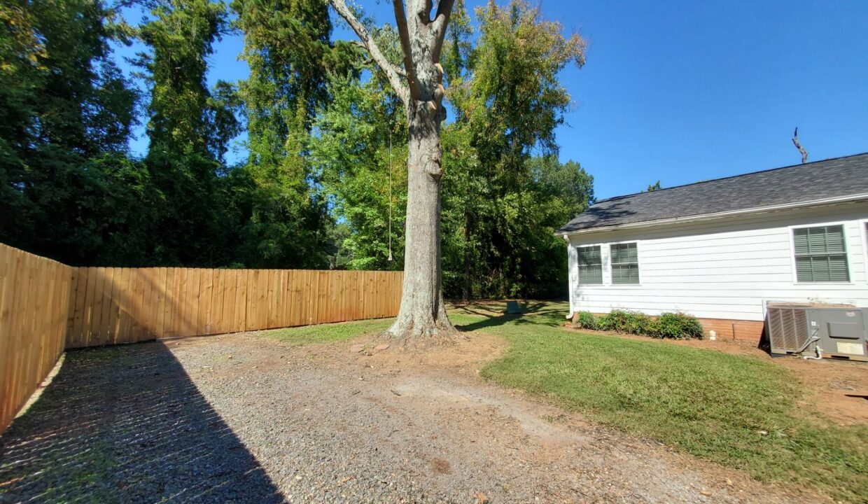 1737-Cannon-Ave-Charlotte-NC-28269-30