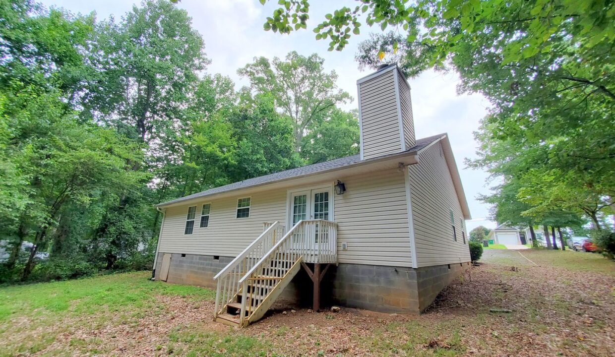 2201-Sunset-Blvd-Charlotte-NC-28269-20