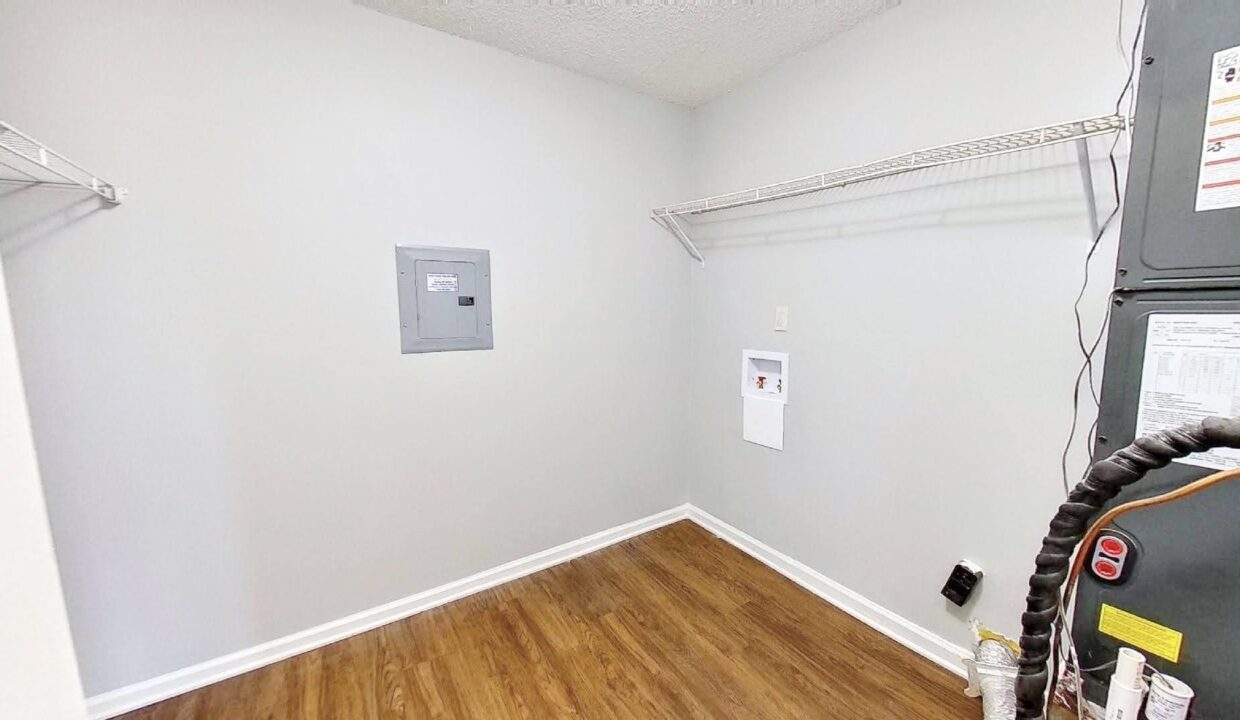 2201-Sunset-Blvd-Charlotte-NC-28269-27