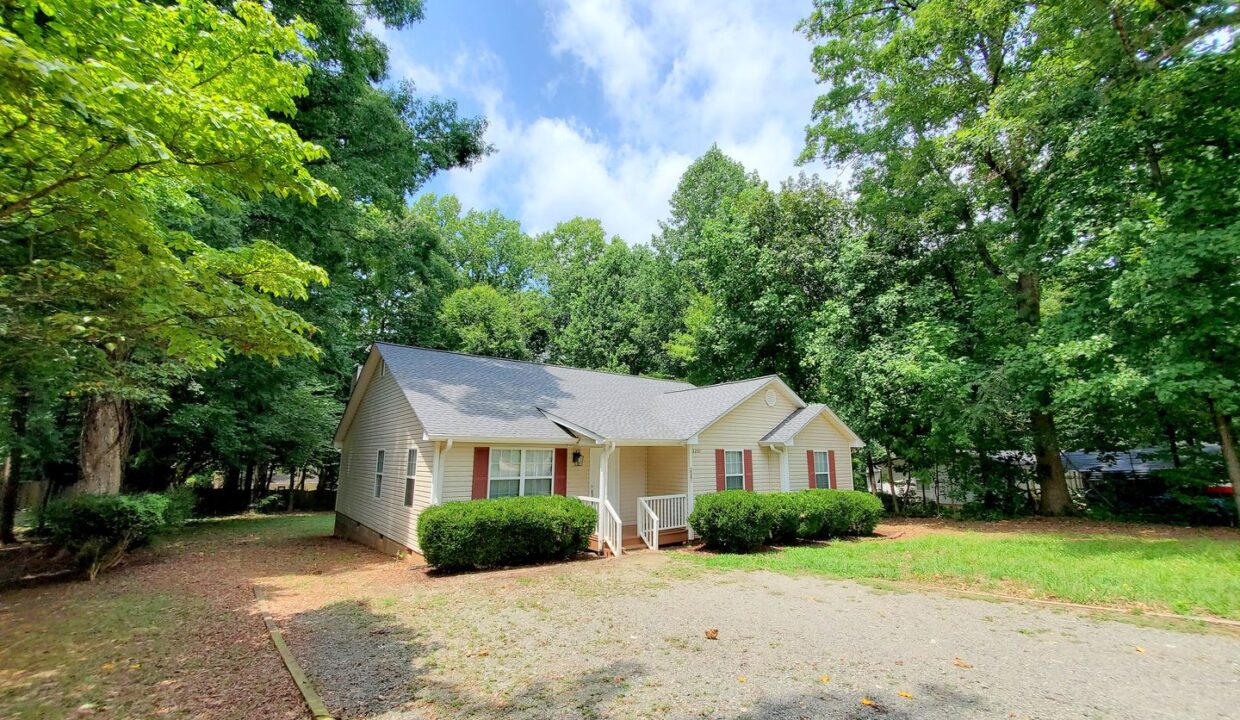 2201-Sunset-Blvd-Charlotte-NC-28269-28