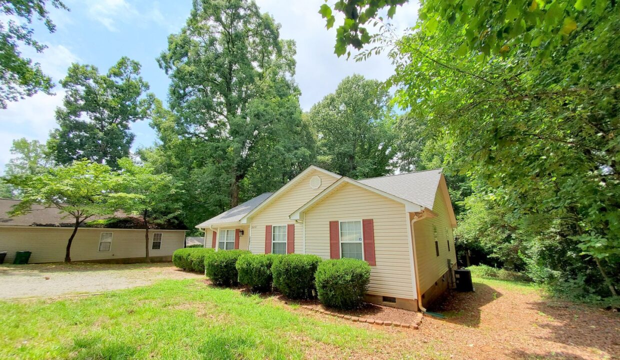 2201-Sunset-Blvd-Charlotte-NC-28269-5