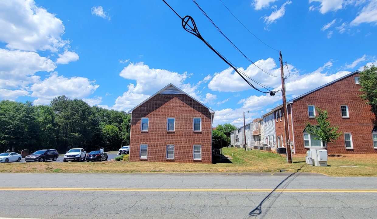 3775-B Vest Mill Rd Winston-Salem, NC 27103 (21)
