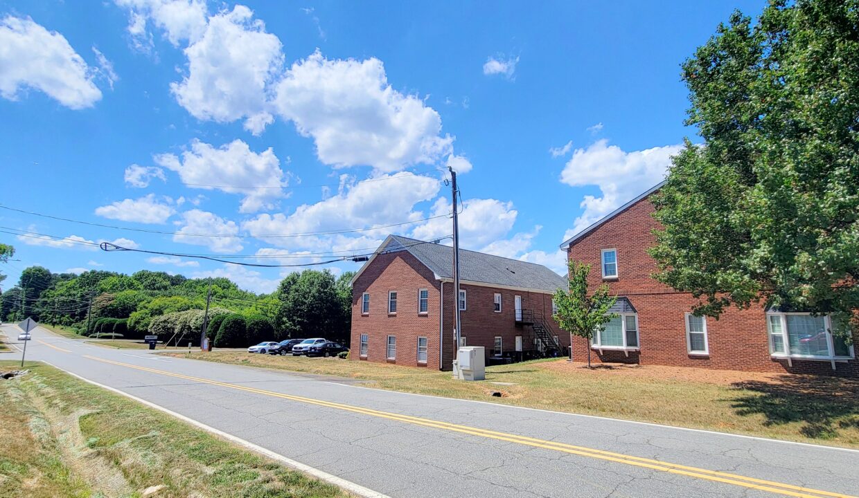 3775-B Vest Mill Rd Winston-Salem, NC 27103 (24)