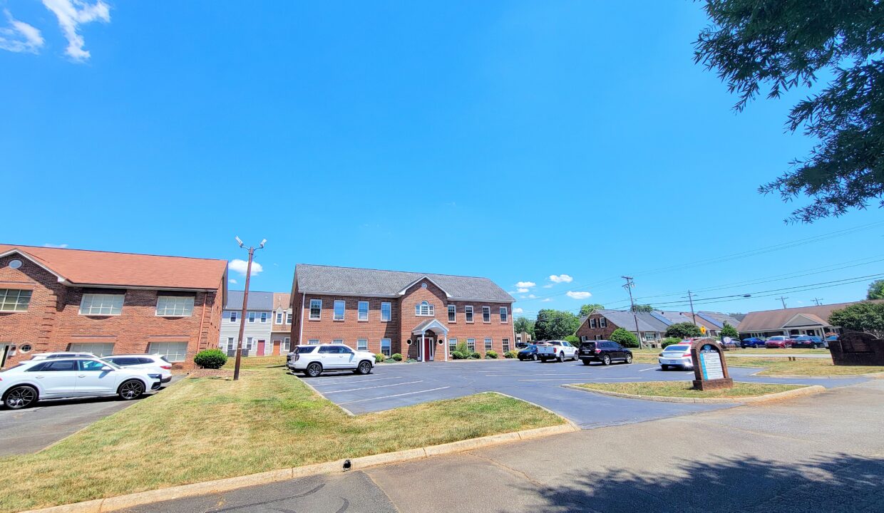 3775-B Vest Mill Rd Winston-Salem, NC 27103 (25)