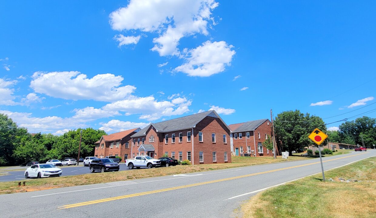 3775-B Vest Mill Rd Winston-Salem, NC 27103 (26)