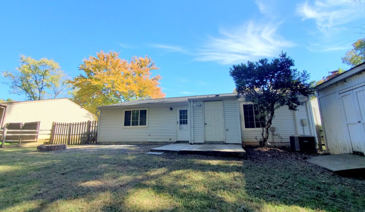8250-Bald-Ridge-Dr-Charlotte-NC-28227-17