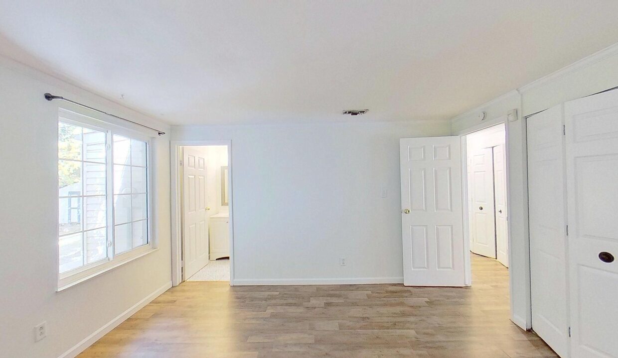 8250-Bald-Ridge-Dr-Charlotte-NC-28227-18